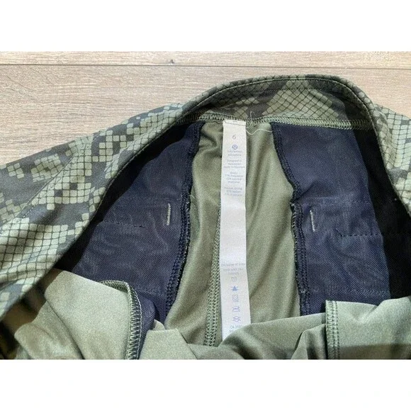 Lululemon Size 6 Jogger Pants Ready to Rulu High-Rise Green Snakeskin - Picture 3 of 9